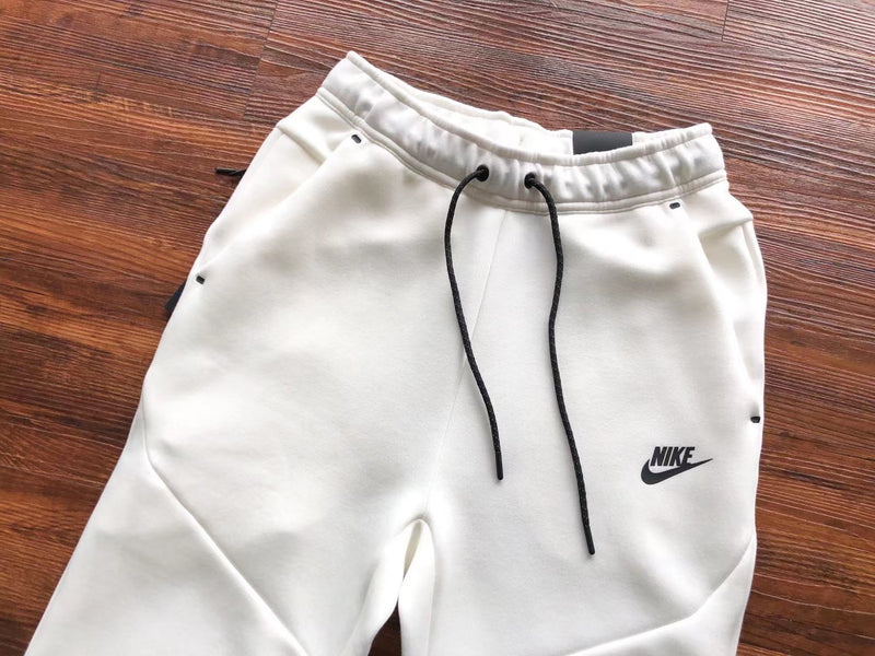 Conjunto Nike Tech Fleece Branco